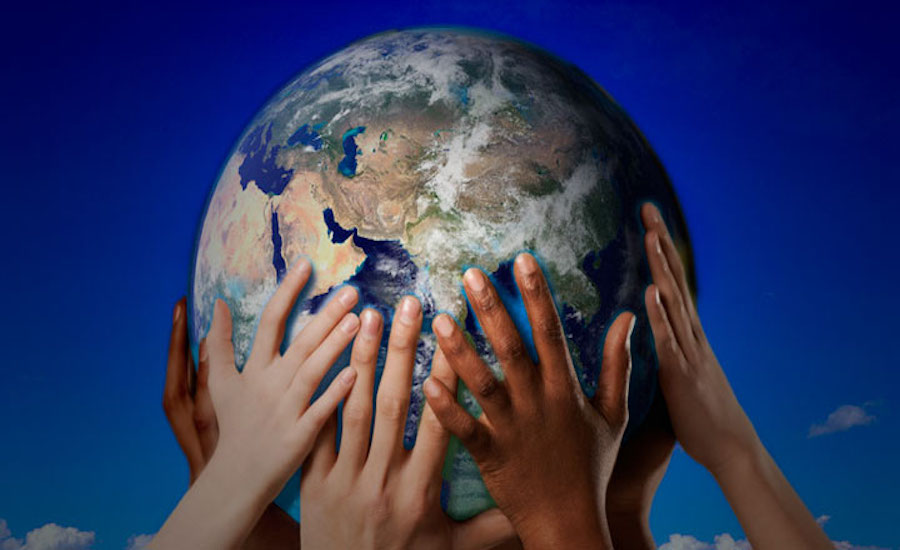 Hands-holding-globe 900x550